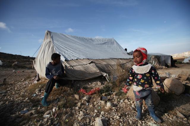 Children play in the sun on a cold winter day at a camp for internally displaced people in Khamir of the northwestern province of Amran, Yemen December 16, 2019. (Reuters)