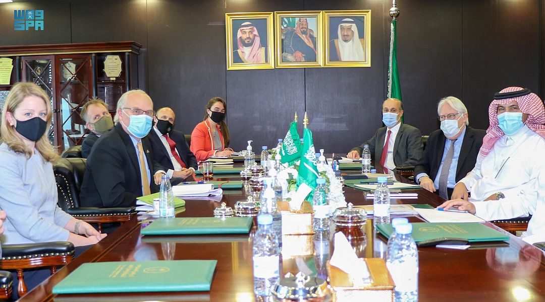UN envoy to Yemen Martin Griffiths and US envoy to Yemen Tim Lenderking meet Saudi Arabia’s ambassador to Yemen Mohammed bin Saeed Al-Jaber in Royadh. (SPA) UN envoy to Yemen Martin Griffiths and US envoy to Yemen Tim Lenderking meet Saudi Arabia’s ambassador to Yemen Mohammed bin Saeed Al-Jaber in Royadh. (SPA)