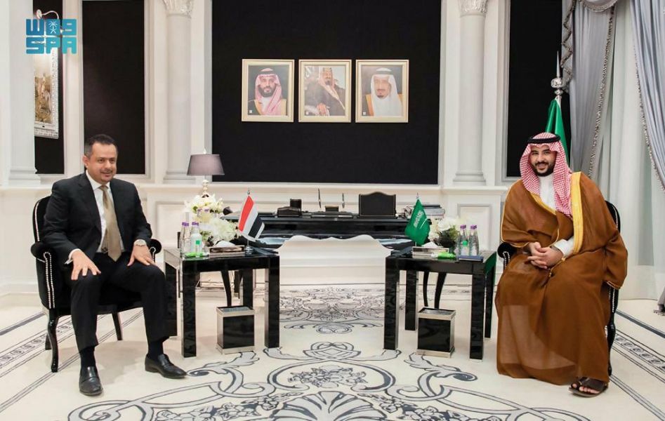 Saudi Arabia’s Deputy Defense Minister Prince Khalid bin Salman meets Yemeni Prime Minister Maeen Abdulmalik Saeed. (SPA) Saudi Arabia’s Deputy Defense Minister Prince Khalid bin Salman meets Yemeni Prime Minister Maeen Abdulmalik Saeed. (SPA)
