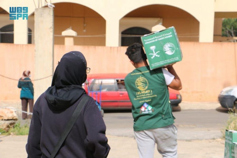 King Salman Humanitarian Aid and Relief Center continues to distribute Ramadan food baskets to Syrian and Palestinian refugees and Lebanese families most in need in Lebanon. (SPA) King Salman Humanitarian Aid and Relief Center continues to distribute Ramadan food baskets to Syrian and Palestinian refugees and Lebanese families most in need in Lebanon. (SPA)