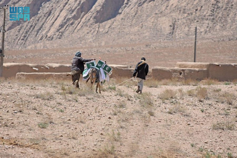 King Salman Humanitarian Aid and Relief Center continues to distribute Ramadan food baskets in the Pakistani province of Balochistan. (SPA) King Salman Humanitarian Aid and Relief Center continues to distribute Ramadan food baskets in the Pakistani province of Balochistan. (SPA)