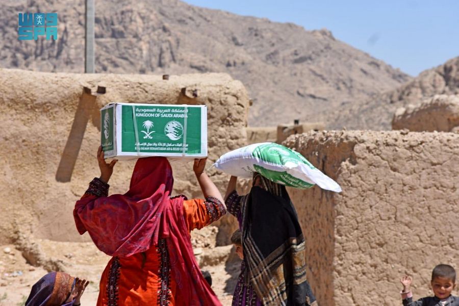 King Salman Humanitarian Aid and Relief Center continues to distribute Ramadan food baskets in the Pakistani province of Balochistan. (SPA) King Salman Humanitarian Aid and Relief Center continues to distribute Ramadan food baskets in the Pakistani province of Balochistan. (SPA)