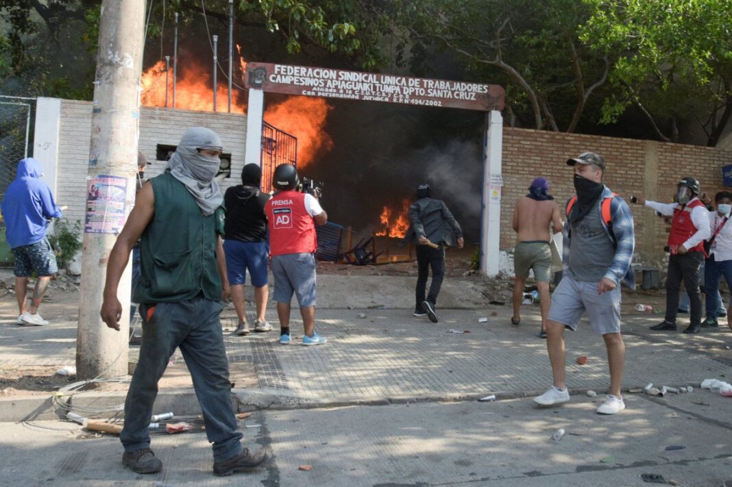 Protesters demanding a census revolt in Bolivian city